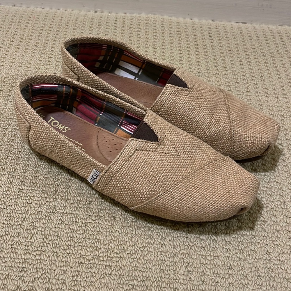 TOMS woven slip ons- women’s size 8.5